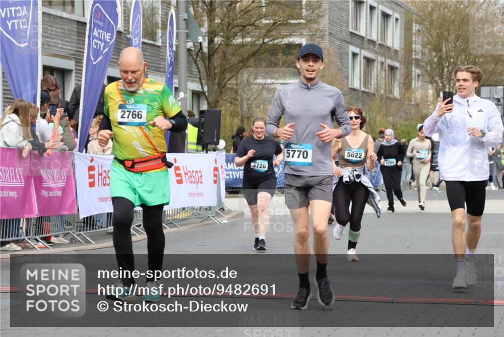 12.04.2026 - 45. Internationalen Wilhelmsburger Insellauf Strokosch-Dieckow http://msf.ph/oto/9482691 12.04.2026 13:24:08 Ziel 2766, 5622 meine-sportfotos.de