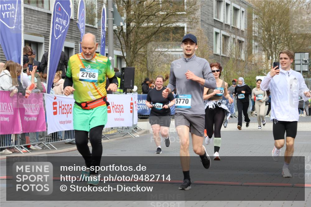 12.04.2026 - 45. Internationalen Wilhelmsburger Insellauf Strokosch-Dieckow http://msf.ph/oto/9482714 12.04.2026 13:24:08 Ziel 2766, 5622 meine-sportfotos.de