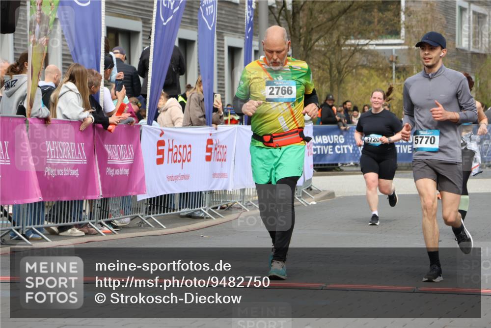 12.04.2026 - 45. Internationalen Wilhelmsburger Insellauf Strokosch-Dieckow http://msf.ph/oto/9482750 12.04.2026 13:24:07 Ziel 2766, 5622 meine-sportfotos.de