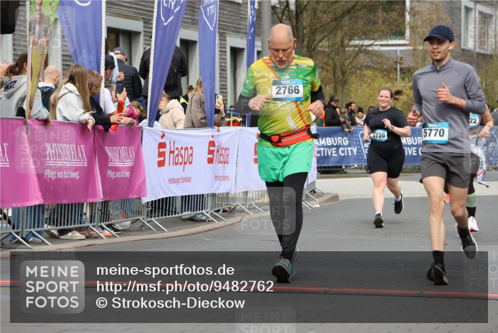 12.04.2026 - 45. Internationalen Wilhelmsburger Insellauf Strokosch-Dieckow http://msf.ph/oto/9482762 12.04.2026 13:24:07 Ziel 2766, 5622 meine-sportfotos.de