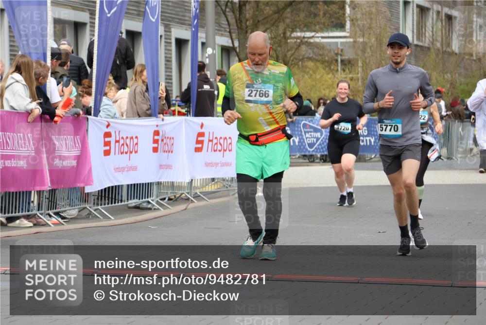 12.04.2026 - 45. Internationalen Wilhelmsburger Insellauf Strokosch-Dieckow http://msf.ph/oto/9482781 12.04.2026 13:24:06 Ziel 2766 meine-sportfotos.de