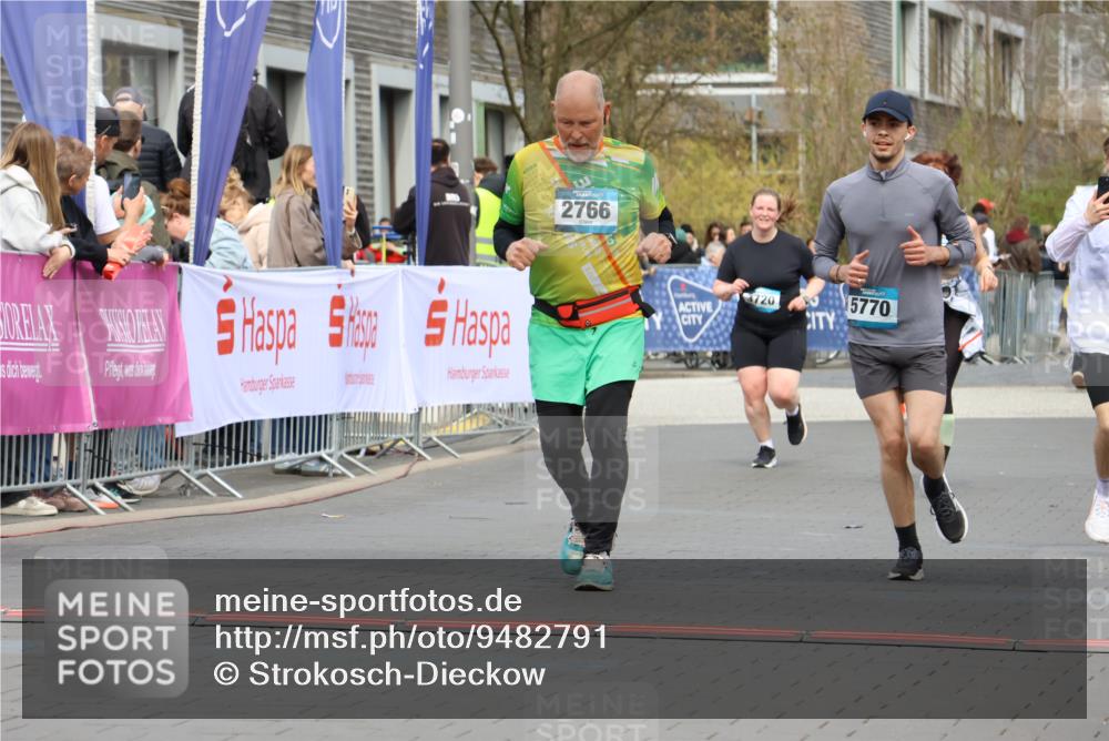12.04.2026 - 45. Internationalen Wilhelmsburger Insellauf Strokosch-Dieckow http://msf.ph/oto/9482791 12.04.2026 13:24:06 Ziel 2766 meine-sportfotos.de