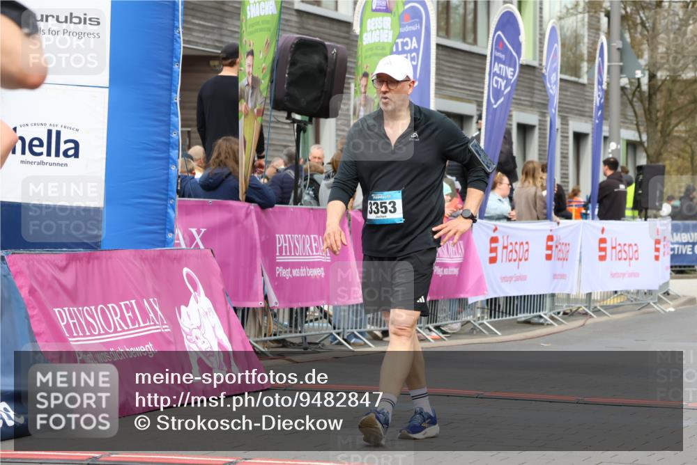 12.04.2026 - 45. Internationalen Wilhelmsburger Insellauf Strokosch-Dieckow http://msf.ph/oto/9482847 12.04.2026 13:24:04 Ziel 3730, 3353, 2766 meine-sportfotos.de