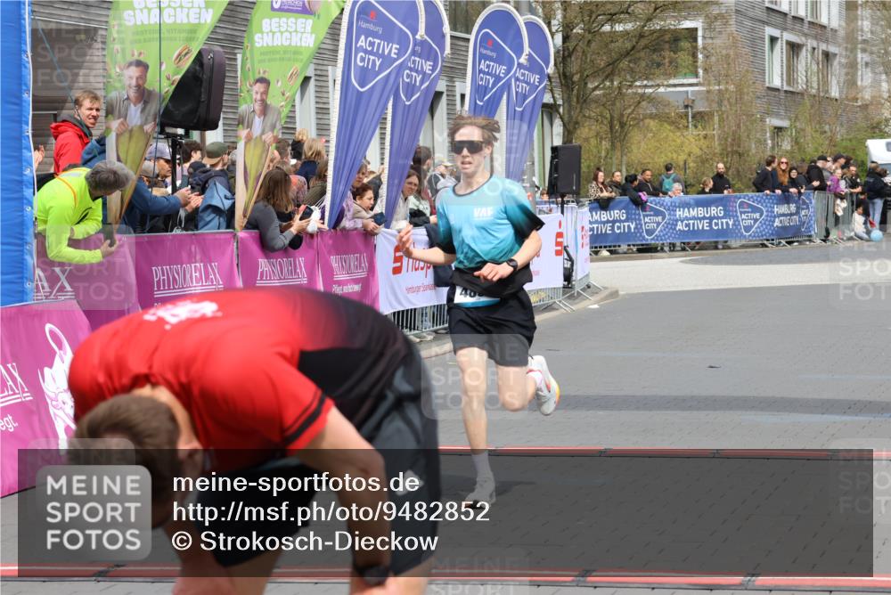 12.04.2026 - 45. Internationalen Wilhelmsburger Insellauf Strokosch-Dieckow http://msf.ph/oto/9482852 12.04.2026 12:49:08 Ziel 4893 meine-sportfotos.de