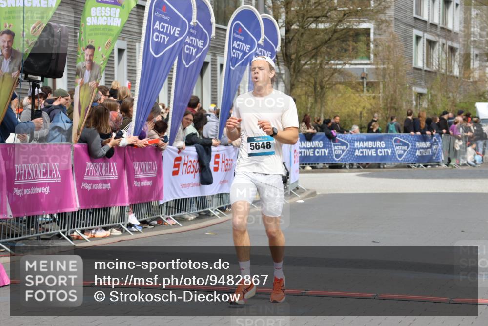12.04.2026 - 45. Internationalen Wilhelmsburger Insellauf Strokosch-Dieckow http://msf.ph/oto/9482867 12.04.2026 12:49:15 Ziel 3947, 5648 meine-sportfotos.de