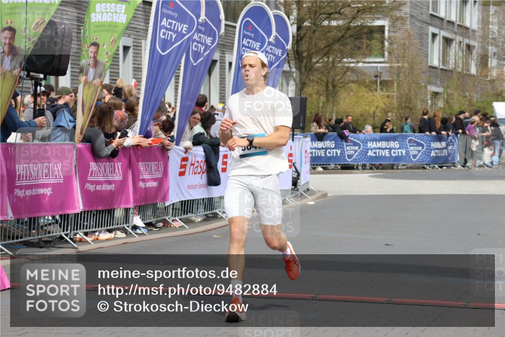 12.04.2026 - 45. Internationalen Wilhelmsburger Insellauf Strokosch-Dieckow http://msf.ph/oto/9482884 12.04.2026 12:49:15 Ziel 3947, 5648 meine-sportfotos.de