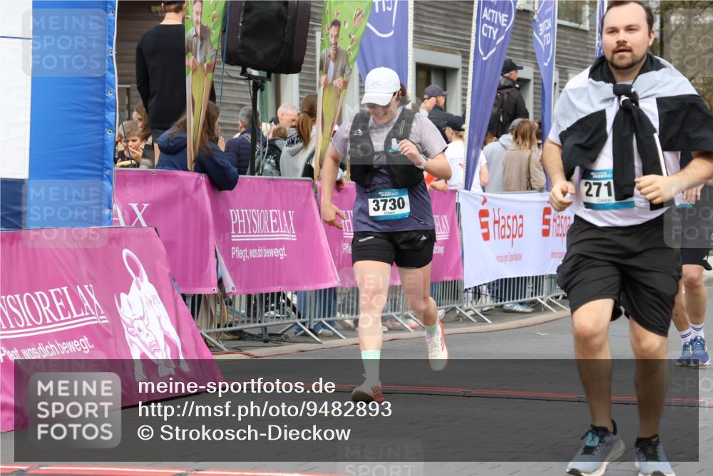 12.04.2026 - 45. Internationalen Wilhelmsburger Insellauf Strokosch-Dieckow http://msf.ph/oto/9482893 12.04.2026 13:24:00 Ziel 3814, 2716, 3730, 3353 meine-sportfotos.de
