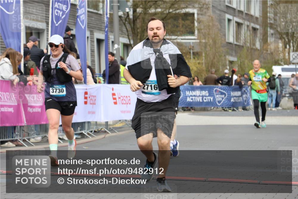 12.04.2026 - 45. Internationalen Wilhelmsburger Insellauf Strokosch-Dieckow http://msf.ph/oto/9482912 12.04.2026 13:23:59 Ziel 3814, 2716, 3730, 3353 meine-sportfotos.de