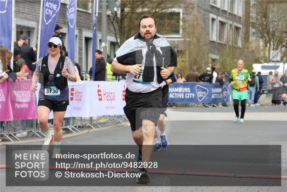 12.04.2026 - 45. Internationalen Wilhelmsburger Insellauf Strokosch-Dieckow http://msf.ph/oto/9482928 12.04.2026 13:23:59 Ziel 3814, 2716, 3730, 3353 meine-sportfotos.de