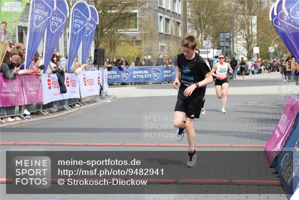 12.04.2026 - 45. Internationalen Wilhelmsburger Insellauf Strokosch-Dieckow http://msf.ph/oto/9482941 12.04.2026 12:49:30 Ziel 4876, 2378, 5625 meine-sportfotos.de