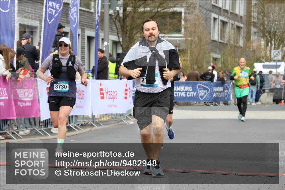 12.04.2026 - 45. Internationalen Wilhelmsburger Insellauf Strokosch-Dieckow http://msf.ph/oto/9482948 12.04.2026 13:23:58 Ziel 3814, 2716, 3730, 3353 meine-sportfotos.de