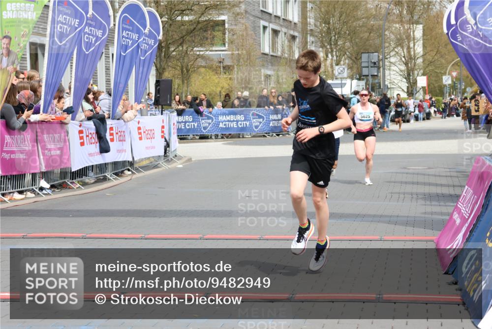 12.04.2026 - 45. Internationalen Wilhelmsburger Insellauf Strokosch-Dieckow http://msf.ph/oto/9482949 12.04.2026 12:49:30 Ziel 4876, 2378, 5625 meine-sportfotos.de