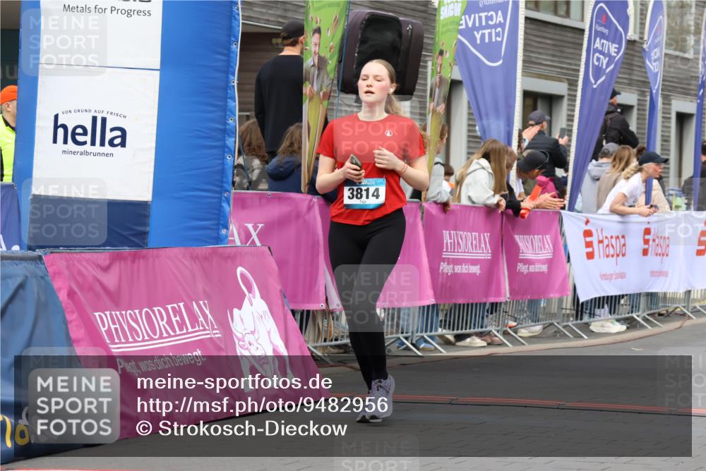 12.04.2026 - 45. Internationalen Wilhelmsburger Insellauf Strokosch-Dieckow http://msf.ph/oto/9482956 12.04.2026 13:23:57 Ziel 3471, 3814, 2716, 3730, 3353 meine-sportfotos.de
