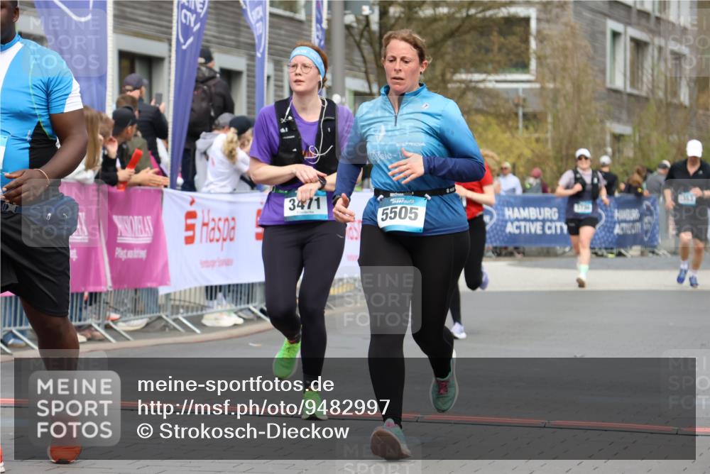 12.04.2026 - 45. Internationalen Wilhelmsburger Insellauf Strokosch-Dieckow http://msf.ph/oto/9482997 12.04.2026 13:23:53 Ziel 4176, 5505, 3471, 3814 meine-sportfotos.de