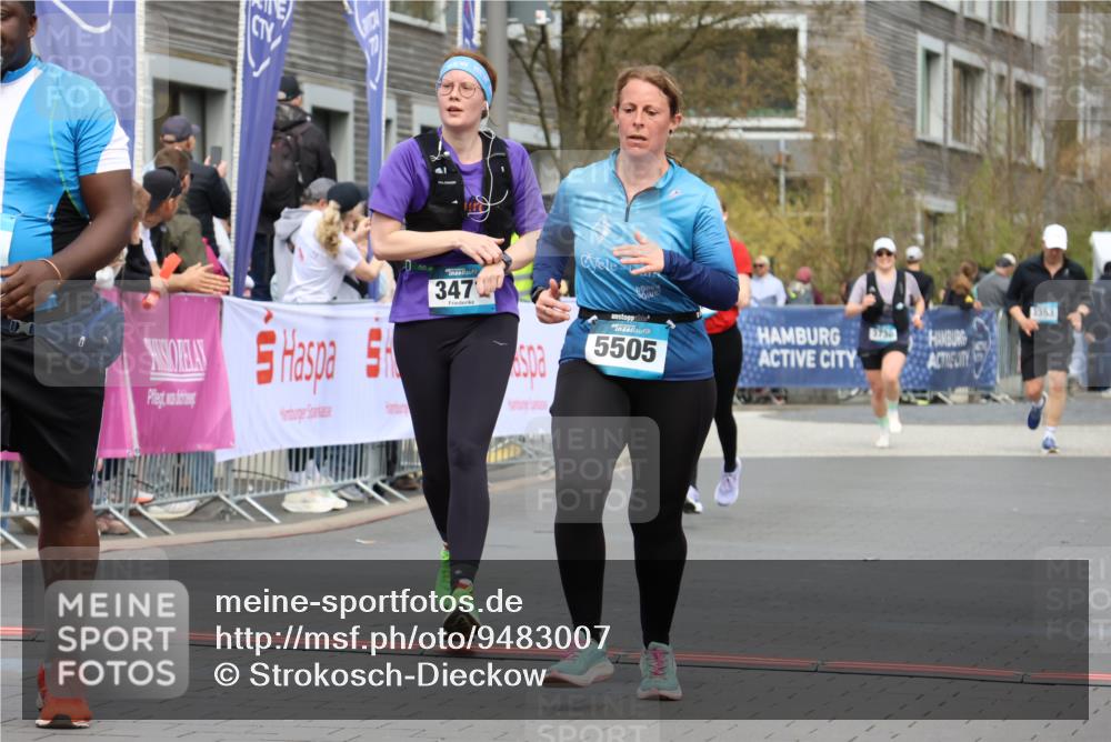 12.04.2026 - 45. Internationalen Wilhelmsburger Insellauf Strokosch-Dieckow http://msf.ph/oto/9483007 12.04.2026 13:23:53 Ziel 4176, 5505, 3471, 3814 meine-sportfotos.de