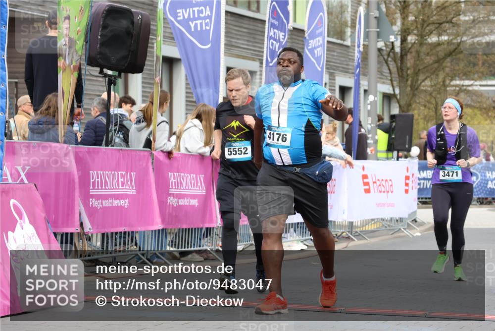 12.04.2026 - 45. Internationalen Wilhelmsburger Insellauf Strokosch-Dieckow http://msf.ph/oto/9483047 12.04.2026 13:23:51 Ziel 3498, 3478, 4176, 5505, 3471 meine-sportfotos.de