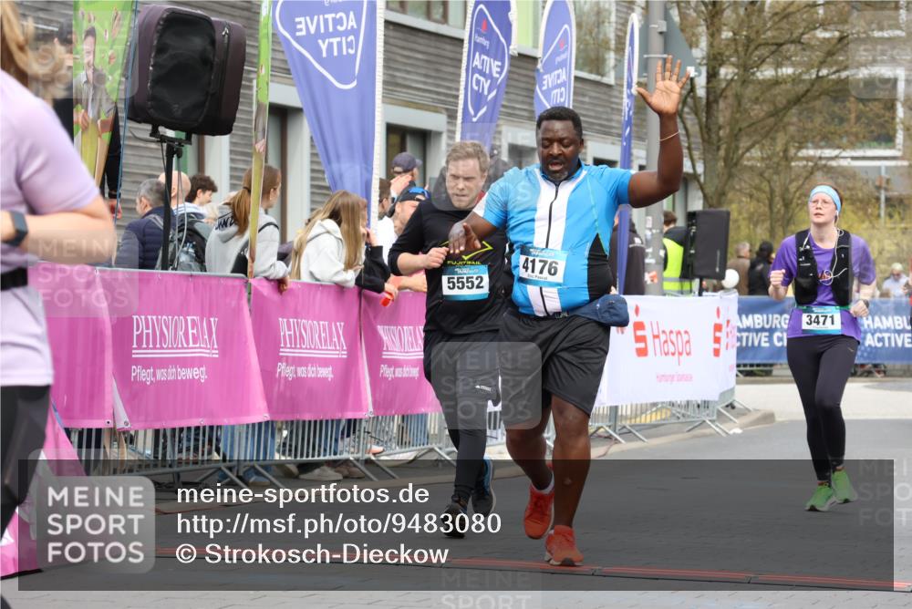 12.04.2026 - 45. Internationalen Wilhelmsburger Insellauf Strokosch-Dieckow http://msf.ph/oto/9483080 12.04.2026 13:23:50 Ziel 3498, 3478, 4176, 5505, 3471 meine-sportfotos.de