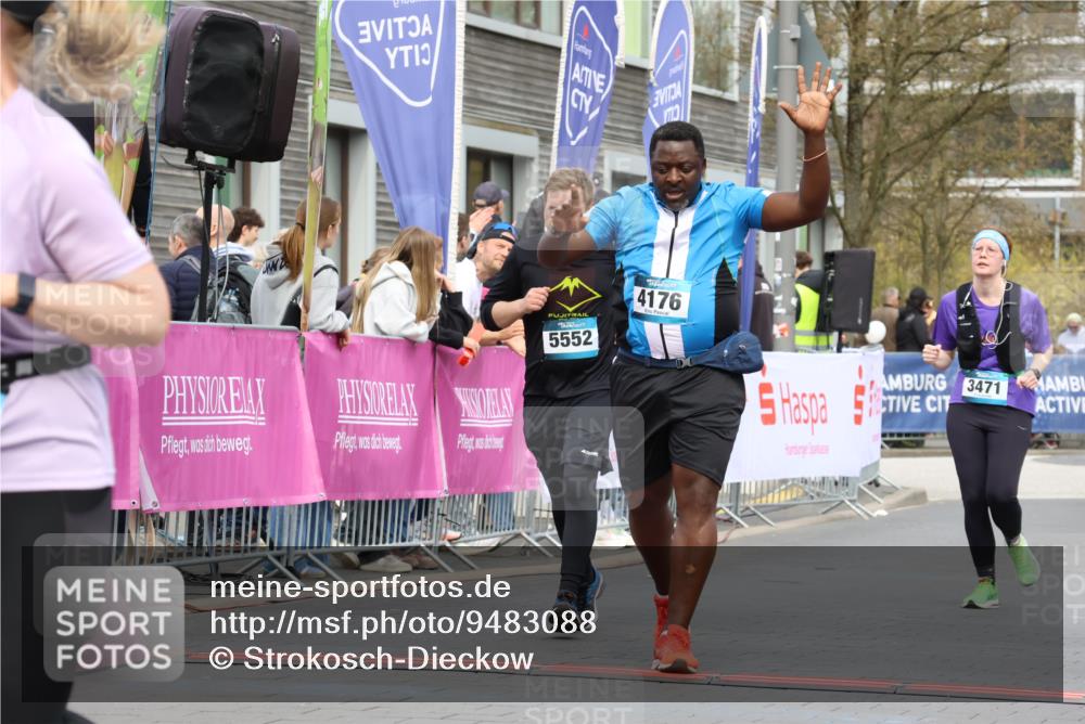 12.04.2026 - 45. Internationalen Wilhelmsburger Insellauf Strokosch-Dieckow http://msf.ph/oto/9483088 12.04.2026 13:23:50 Ziel 3498, 3478, 4176, 5505, 3471 meine-sportfotos.de