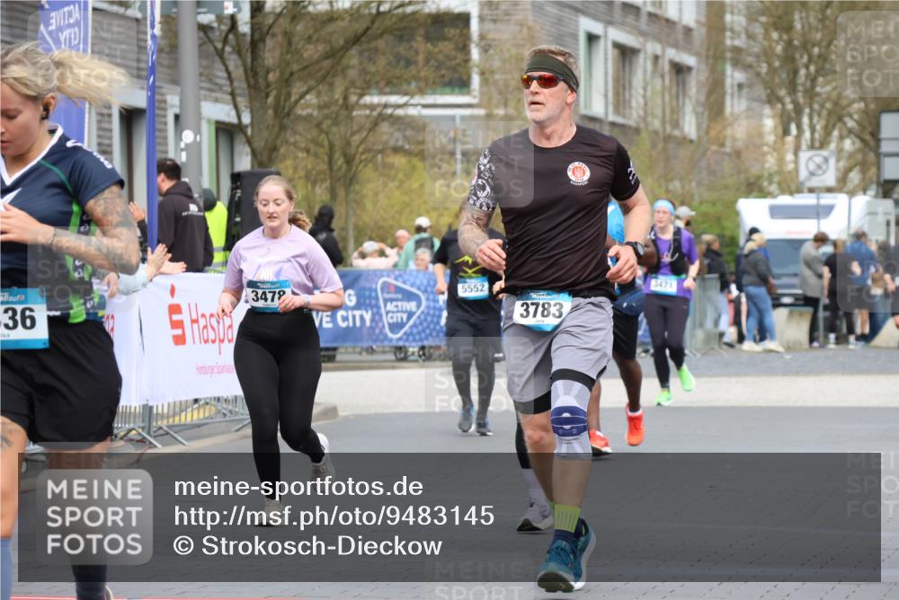 12.04.2026 - 45. Internationalen Wilhelmsburger Insellauf Strokosch-Dieckow http://msf.ph/oto/9483145 12.04.2026 13:23:45 Ziel 5223, 3336, 3783, 3498, 3478 meine-sportfotos.de