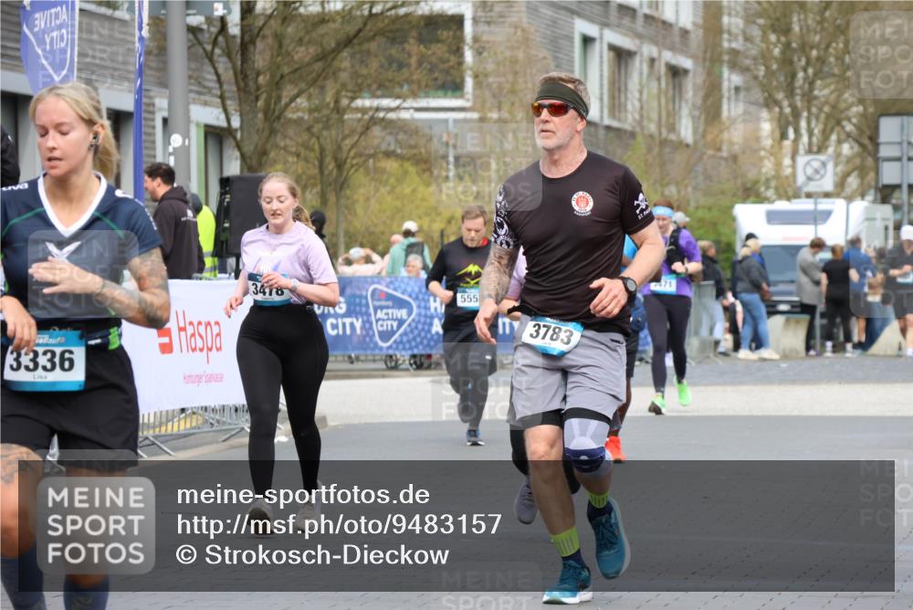 12.04.2026 - 45. Internationalen Wilhelmsburger Insellauf Strokosch-Dieckow http://msf.ph/oto/9483157 12.04.2026 13:23:44 Ziel 5223, 3336, 3783, 3498, 3478 meine-sportfotos.de