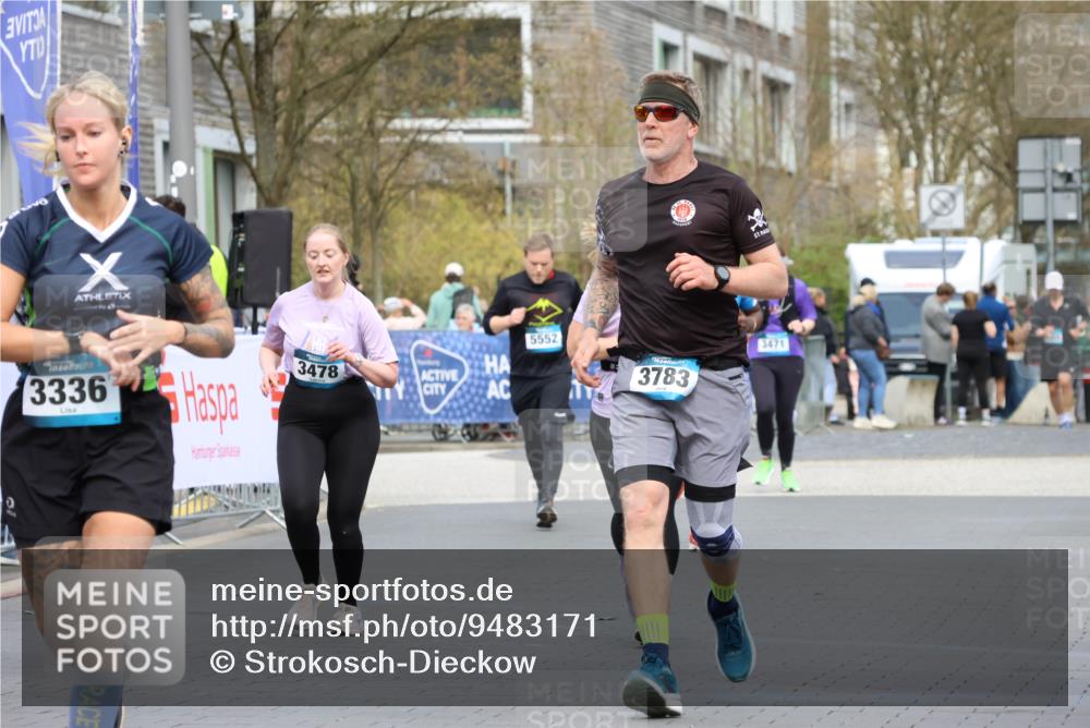 12.04.2026 - 45. Internationalen Wilhelmsburger Insellauf Strokosch-Dieckow http://msf.ph/oto/9483171 12.04.2026 13:23:44 Ziel 5223, 3336, 3783, 3498, 3478 meine-sportfotos.de