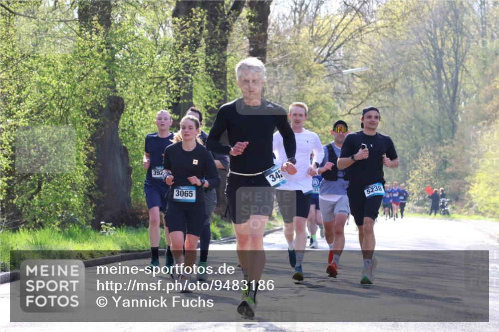 12.04.2026 - 45. Internationalen Wilhelmsburger Insellauf Yannick Fuchs http://msf.ph/oto/9483186 12.04.2026 10:24:27 Laufen 392, 3065, 342, 5238 meine-sportfotos.de