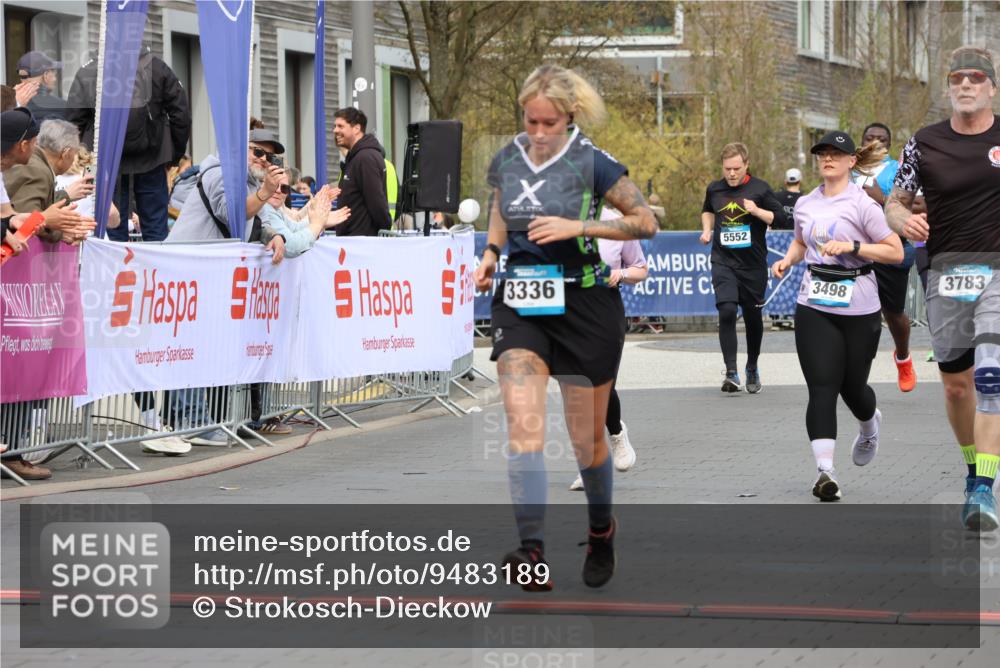 12.04.2026 - 45. Internationalen Wilhelmsburger Insellauf Strokosch-Dieckow http://msf.ph/oto/9483189 12.04.2026 13:23:43 Ziel 5223, 3336, 3783, 3498 meine-sportfotos.de