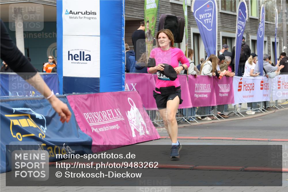 12.04.2026 - 45. Internationalen Wilhelmsburger Insellauf Strokosch-Dieckow http://msf.ph/oto/9483262 12.04.2026 13:23:34 Ziel 4708, 3774, 4358 meine-sportfotos.de