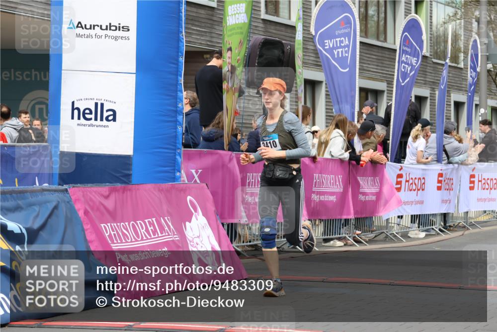 12.04.2026 - 45. Internationalen Wilhelmsburger Insellauf Strokosch-Dieckow http://msf.ph/oto/9483309 12.04.2026 13:23:30 Ziel 4593, 4708, 3774 meine-sportfotos.de
