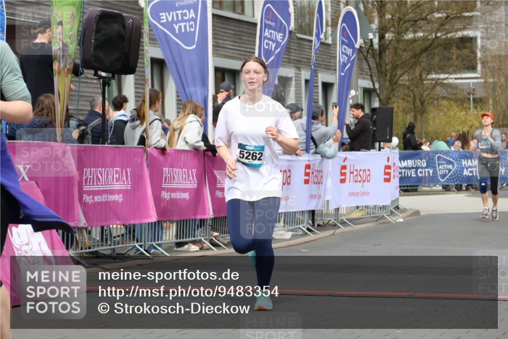 12.04.2026 - 45. Internationalen Wilhelmsburger Insellauf Strokosch-Dieckow http://msf.ph/oto/9483354 12.04.2026 13:23:24 Ziel 4557, 2153, 5262, 4593 meine-sportfotos.de