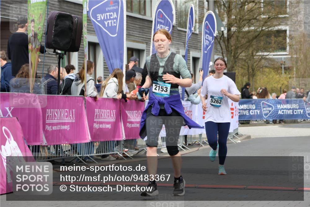 12.04.2026 - 45. Internationalen Wilhelmsburger Insellauf Strokosch-Dieckow http://msf.ph/oto/9483367 12.04.2026 13:23:23 Ziel 4557, 2153, 5262, 4593 meine-sportfotos.de