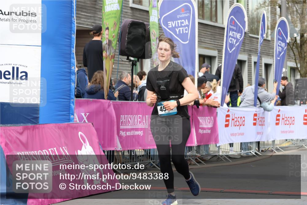 12.04.2026 - 45. Internationalen Wilhelmsburger Insellauf Strokosch-Dieckow http://msf.ph/oto/9483388 12.04.2026 13:23:21 Ziel 5314, 4557, 2153, 5262 meine-sportfotos.de