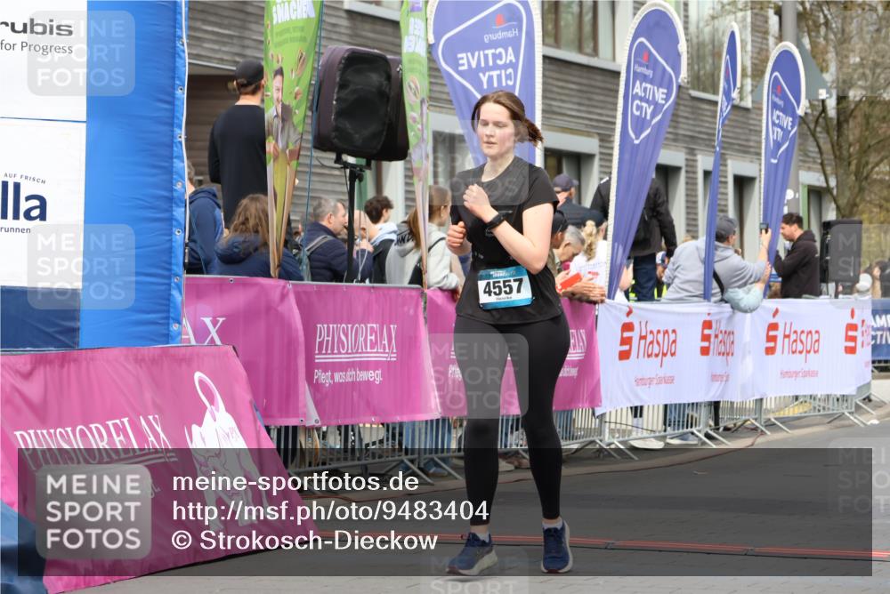 12.04.2026 - 45. Internationalen Wilhelmsburger Insellauf Strokosch-Dieckow http://msf.ph/oto/9483404 12.04.2026 13:23:21 Ziel 5314, 4557, 2153, 5262 meine-sportfotos.de