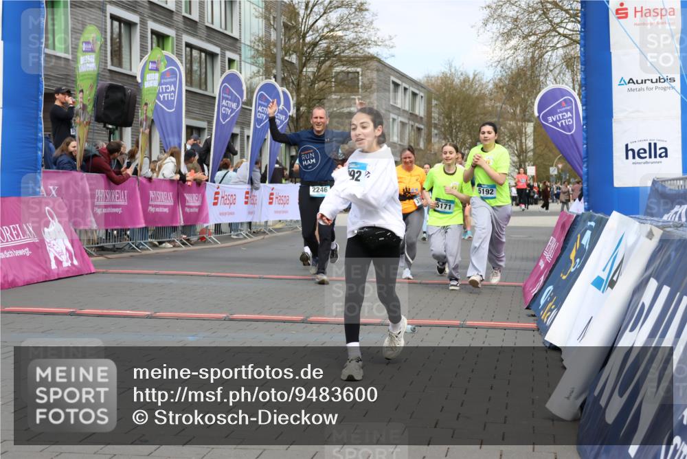 12.04.2026 - 45. Internationalen Wilhelmsburger Insellauf Strokosch-Dieckow http://msf.ph/oto/9483600 12.04.2026 13:22:51 Ziel 5092, 2246, 5192, 5171, 3162, 4443, 4442, 3746, 5290, 3057 meine-sportfotos.de