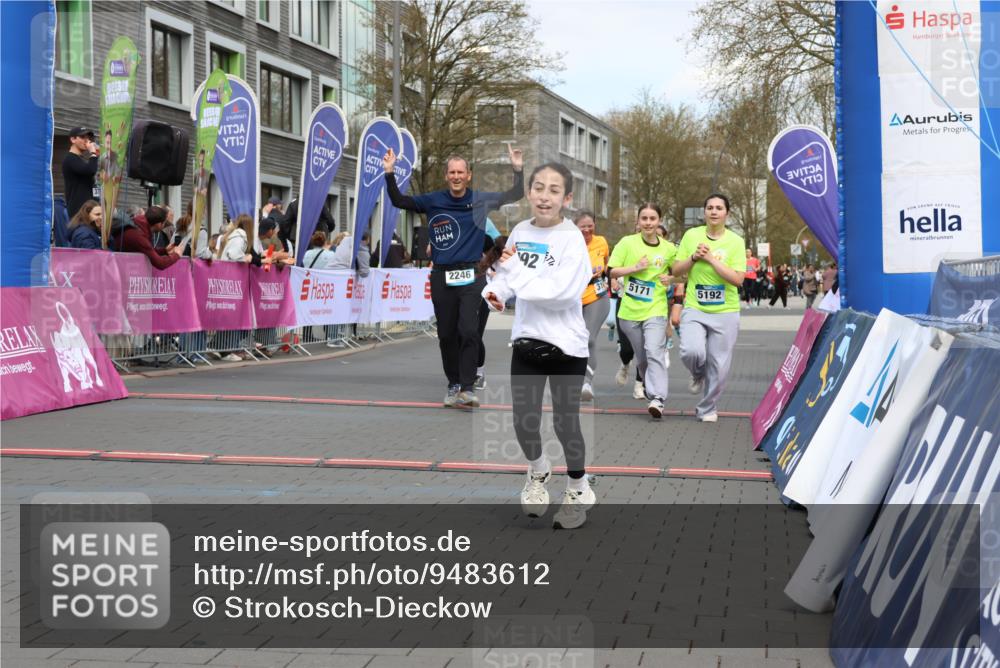 12.04.2026 - 45. Internationalen Wilhelmsburger Insellauf Strokosch-Dieckow http://msf.ph/oto/9483612 12.04.2026 13:22:51 Ziel 5092, 2246, 5192, 5171, 3162, 4443, 4442, 3746, 5290, 3057 meine-sportfotos.de