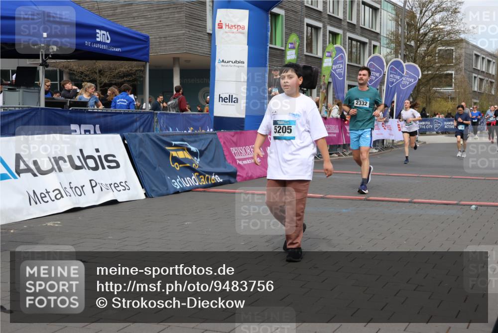 12.04.2026 - 45. Internationalen Wilhelmsburger Insellauf Strokosch-Dieckow http://msf.ph/oto/9483756 12.04.2026 13:22:37 Ziel 2332, 2116 meine-sportfotos.de