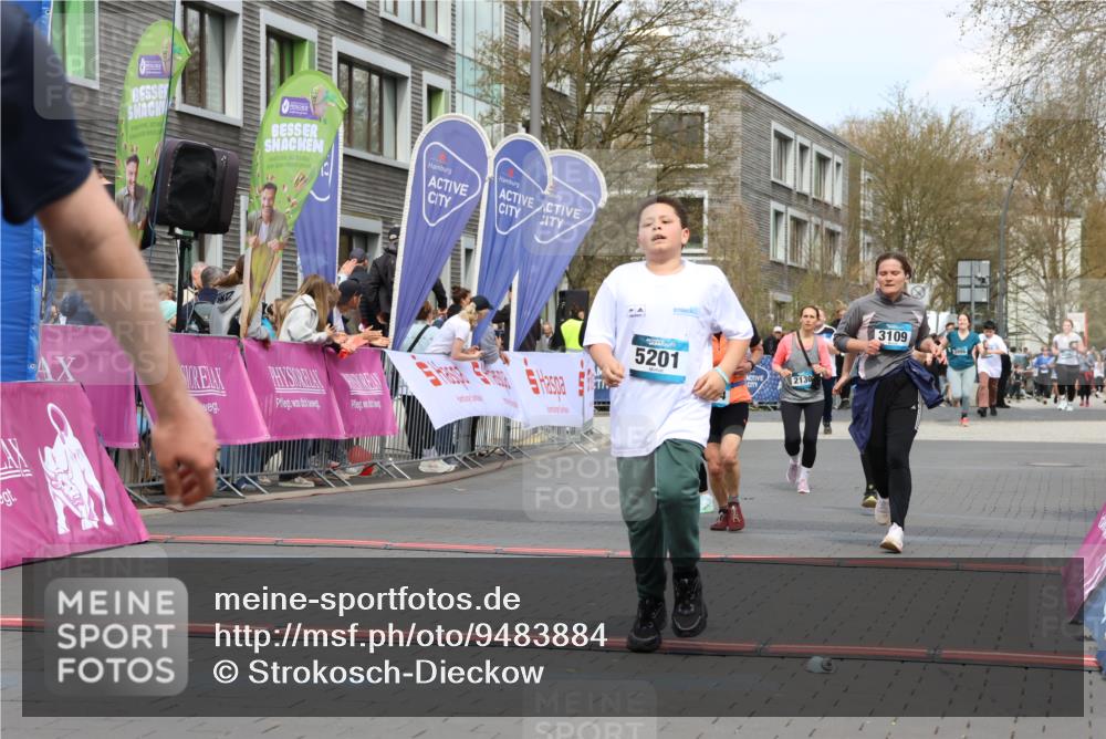 12.04.2026 - 45. Internationalen Wilhelmsburger Insellauf Strokosch-Dieckow http://msf.ph/oto/9483884 12.04.2026 13:22:20 Ziel 3251, 5201, 3109, 4404, 4362, 2473, 2552 meine-sportfotos.de