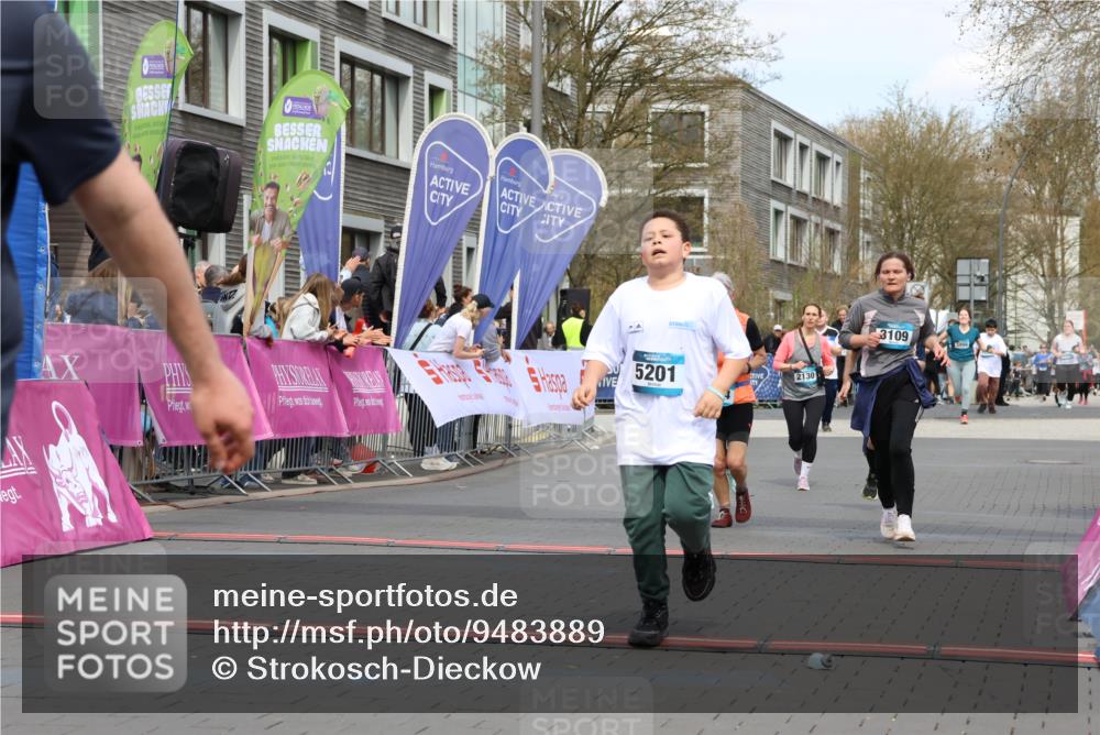 12.04.2026 - 45. Internationalen Wilhelmsburger Insellauf Strokosch-Dieckow http://msf.ph/oto/9483889 12.04.2026 13:22:20 Ziel 3251, 5201, 3109, 4404, 4362, 2473, 2552 meine-sportfotos.de
