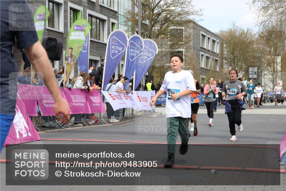 12.04.2026 - 45. Internationalen Wilhelmsburger Insellauf Strokosch-Dieckow http://msf.ph/oto/9483905 12.04.2026 13:22:20 Ziel 3251, 5201, 3109, 4404, 4362, 2473, 2552 meine-sportfotos.de