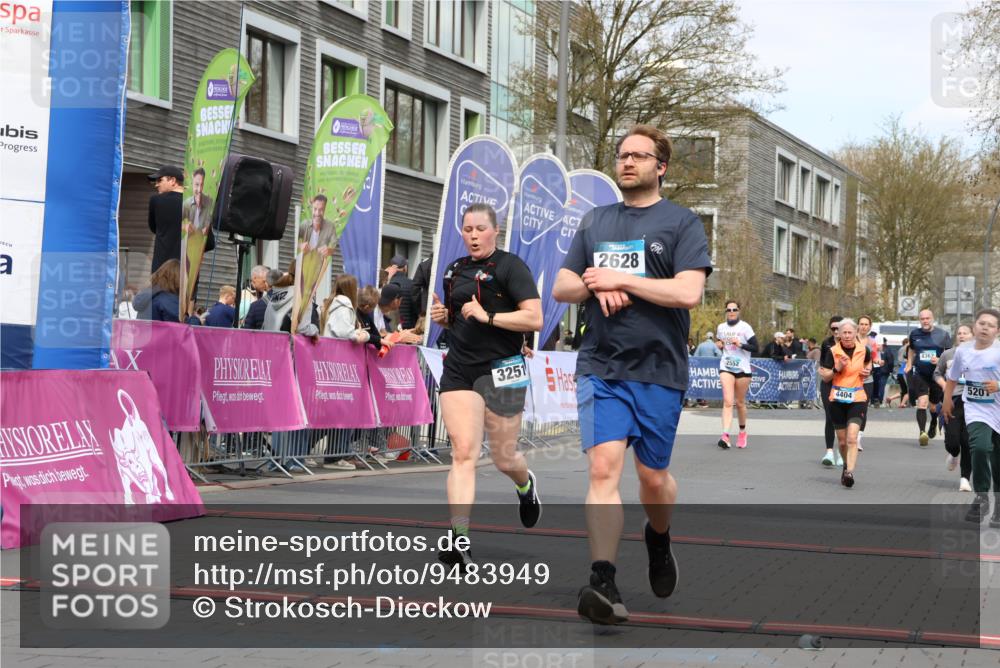 12.04.2026 - 45. Internationalen Wilhelmsburger Insellauf Strokosch-Dieckow http://msf.ph/oto/9483949 12.04.2026 13:22:17 Ziel 3676, 2628, 3251, 5201, 3109, 4404 meine-sportfotos.de