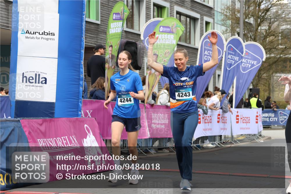 12.04.2026 - 45. Internationalen Wilhelmsburger Insellauf Strokosch-Dieckow http://msf.ph/oto/9484018 12.04.2026 13:22:10 Ziel 4017, 3676 meine-sportfotos.de