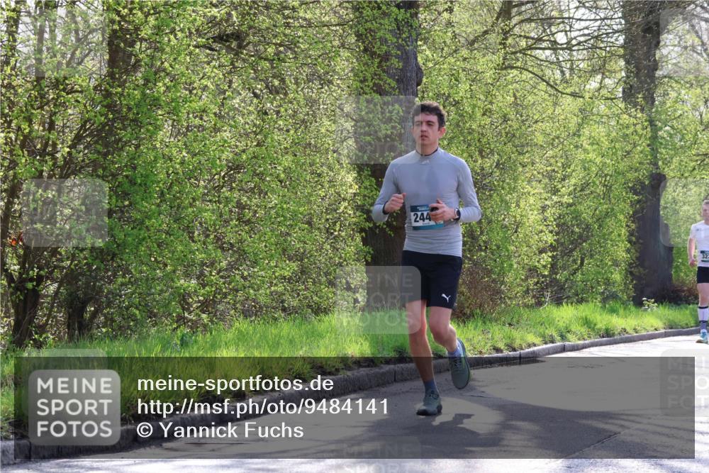 12.04.2026 - 45. Internationalen Wilhelmsburger Insellauf Yannick Fuchs http://msf.ph/oto/9484141 12.04.2026 10:26:15 Laufen 244, 323 meine-sportfotos.de