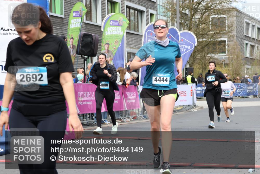12.04.2026 - 45. Internationalen Wilhelmsburger Insellauf Strokosch-Dieckow http://msf.ph/oto/9484149 12.04.2026 13:21:56 Ziel 2692, 4444, 4800, 4047, 2175 meine-sportfotos.de