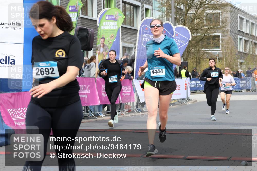 12.04.2026 - 45. Internationalen Wilhelmsburger Insellauf Strokosch-Dieckow http://msf.ph/oto/9484179 12.04.2026 13:21:56 Ziel 2692, 4444, 4800, 4047, 2175 meine-sportfotos.de