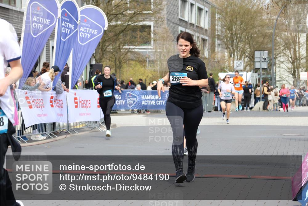 12.04.2026 - 45. Internationalen Wilhelmsburger Insellauf Strokosch-Dieckow http://msf.ph/oto/9484190 12.04.2026 13:21:52 Ziel 5297, 4878, 5484, 2692, 4444 meine-sportfotos.de