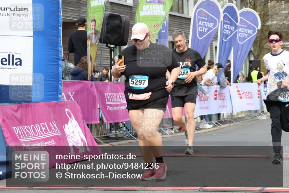 12.04.2026 - 45. Internationalen Wilhelmsburger Insellauf Strokosch-Dieckow http://msf.ph/oto/9484236 12.04.2026 13:21:50 Ziel 4319, 5297, 4878, 5484, 2692 meine-sportfotos.de