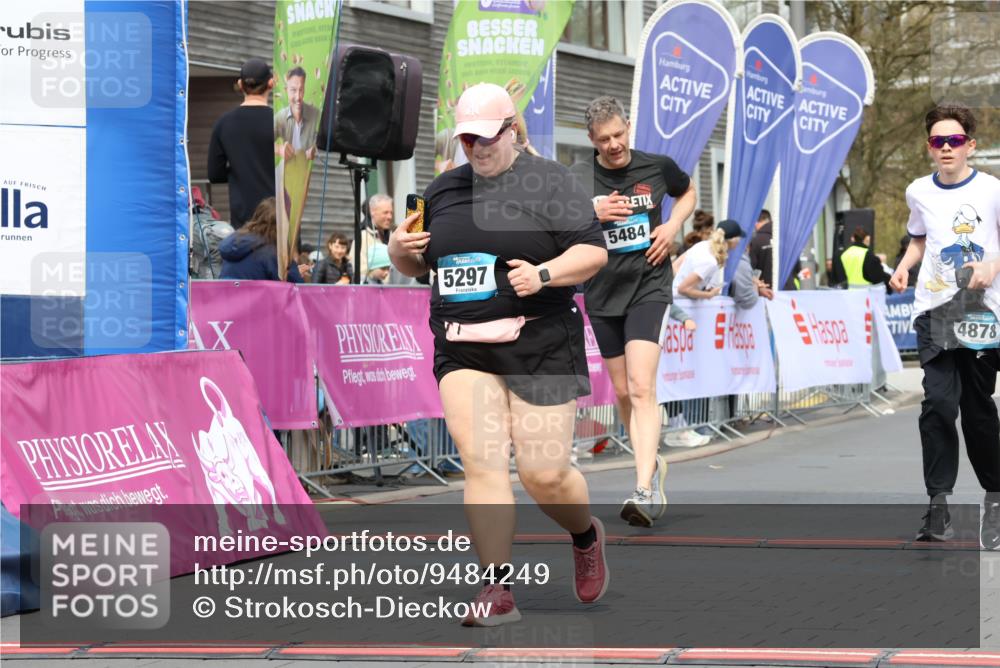 12.04.2026 - 45. Internationalen Wilhelmsburger Insellauf Strokosch-Dieckow http://msf.ph/oto/9484249 12.04.2026 13:21:50 Ziel 4319, 5297, 4878, 5484, 2692 meine-sportfotos.de