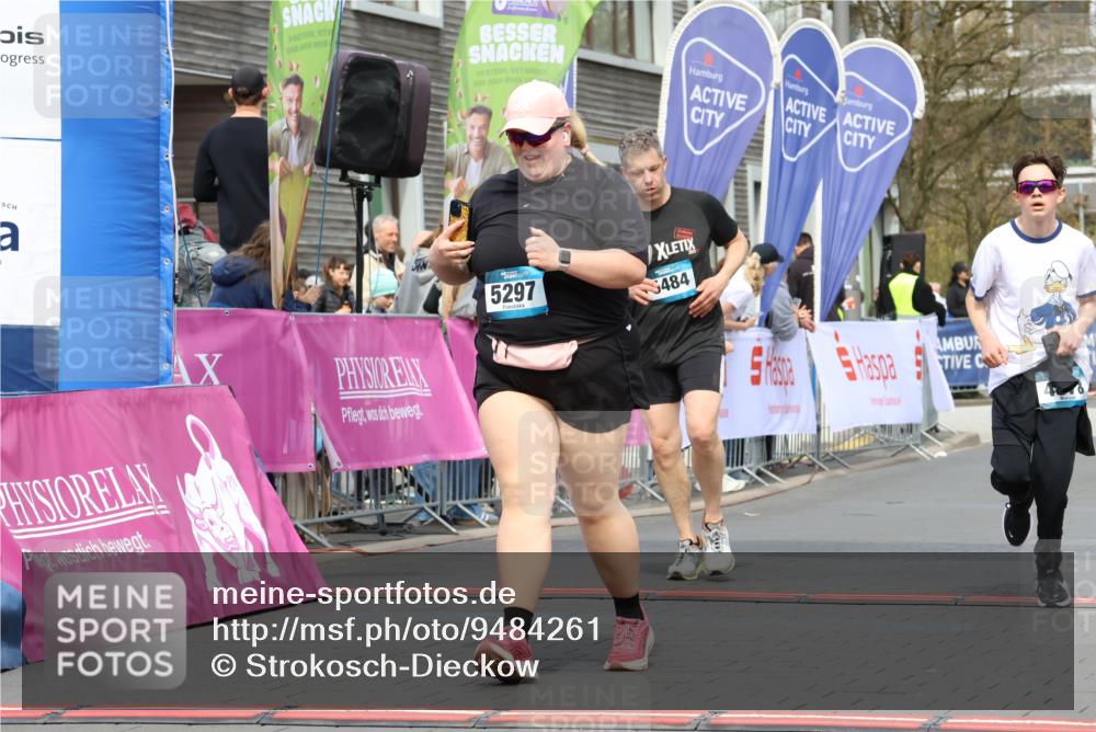 12.04.2026 - 45. Internationalen Wilhelmsburger Insellauf Strokosch-Dieckow http://msf.ph/oto/9484261 12.04.2026 13:21:50 Ziel 4319, 5297, 4878, 5484, 2692 meine-sportfotos.de