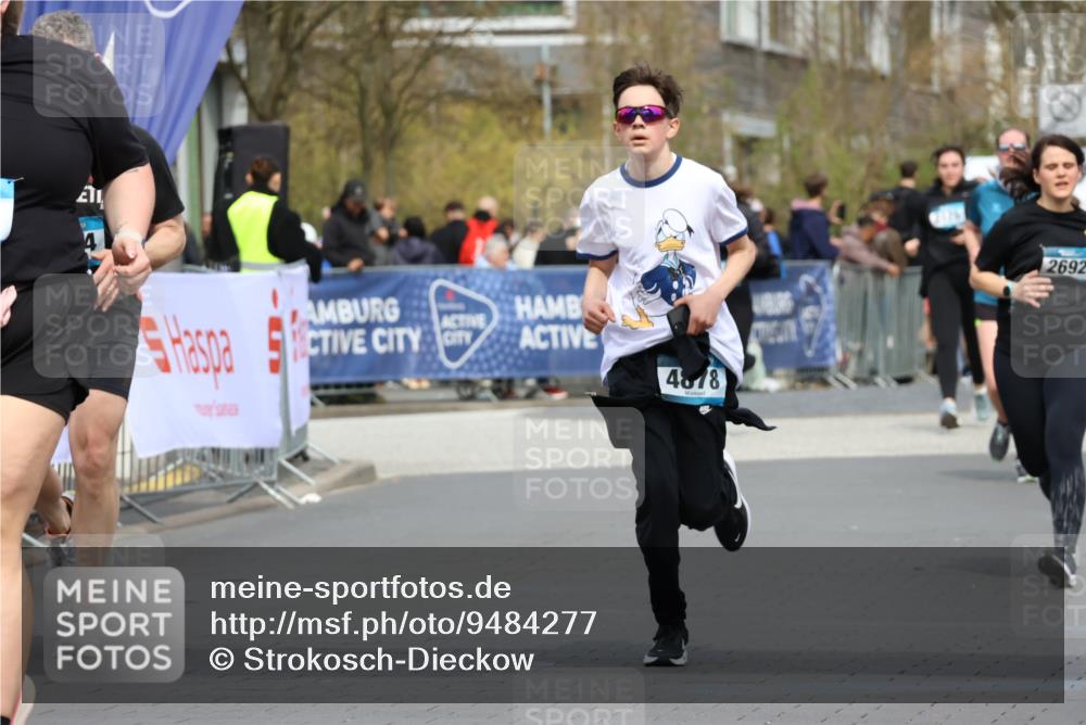 12.04.2026 - 45. Internationalen Wilhelmsburger Insellauf Strokosch-Dieckow http://msf.ph/oto/9484277 12.04.2026 13:21:49 Ziel 4319, 5297, 4878, 5484, 2692 meine-sportfotos.de