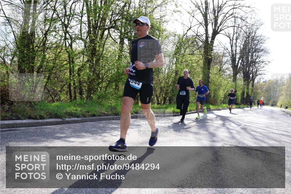 12.04.2026 - 45. Internationalen Wilhelmsburger Insellauf Yannick Fuchs http://msf.ph/oto/9484294 12.04.2026 10:26:29 Laufen 3443, 544, 2090, 3238 meine-sportfotos.de
